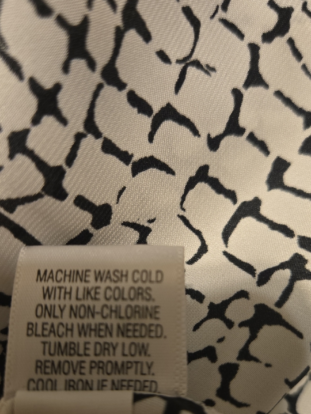 Apt. 9 Black and White Geometric Wrap Blouse PXL NWOT - Picture 8 of 8